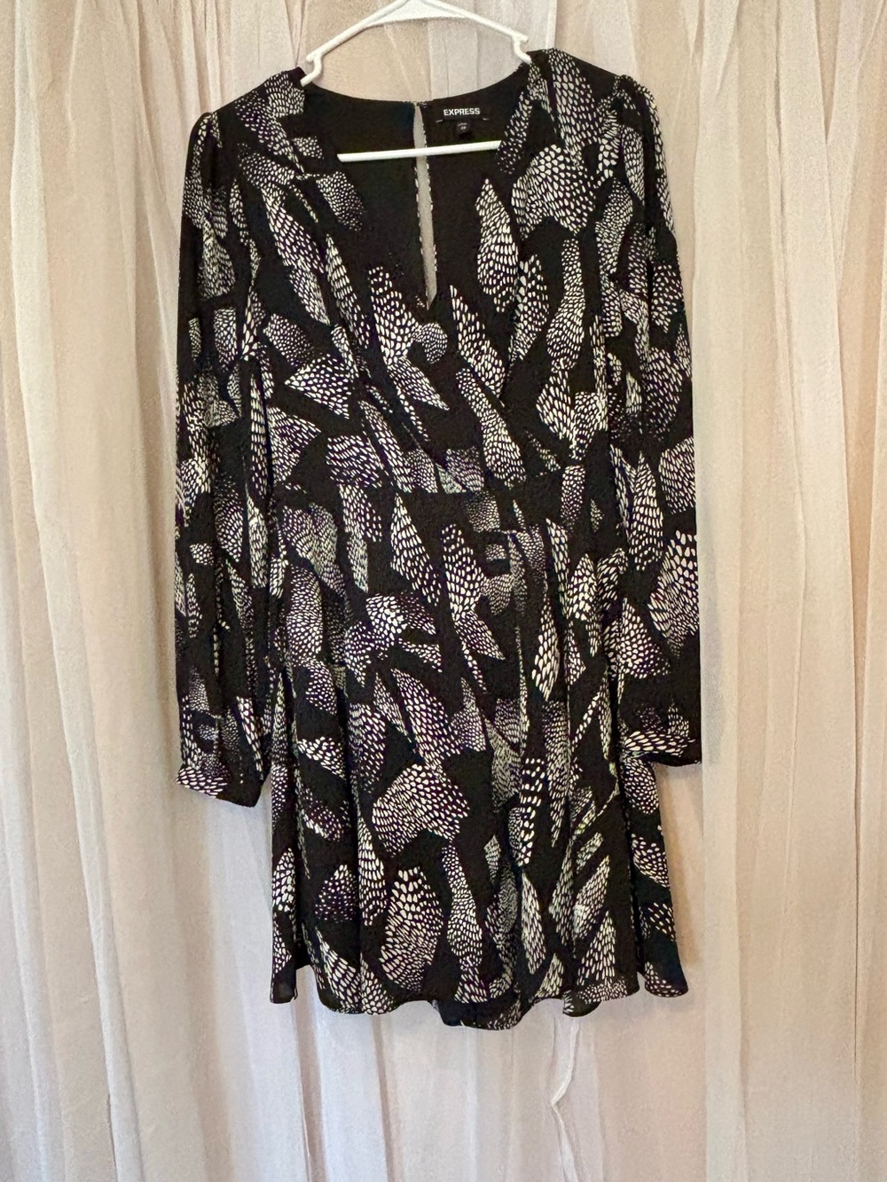 Express Size XS Black and White Printed Long-Sleeve Faux Wrap Dress